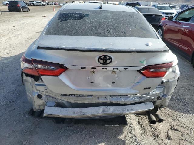 4T1G11AK2MU462068 - 2021 TOYOTA CAMRY SE SILVER photo 6