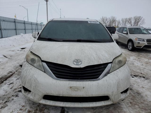 5TDKK3DC8CS233389 - 2012 TOYOTA SIENNA LE WHITE photo 5