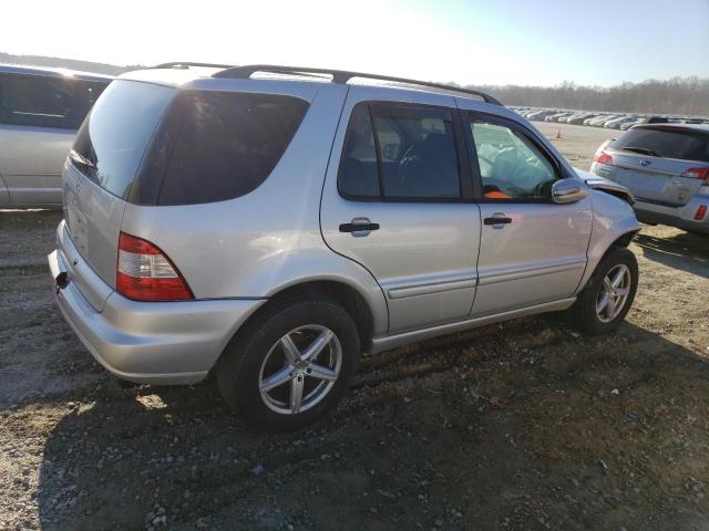 4JGAB54E52A371925 - 2002 MERCEDES-BENZ ML 320 SILVER photo 3