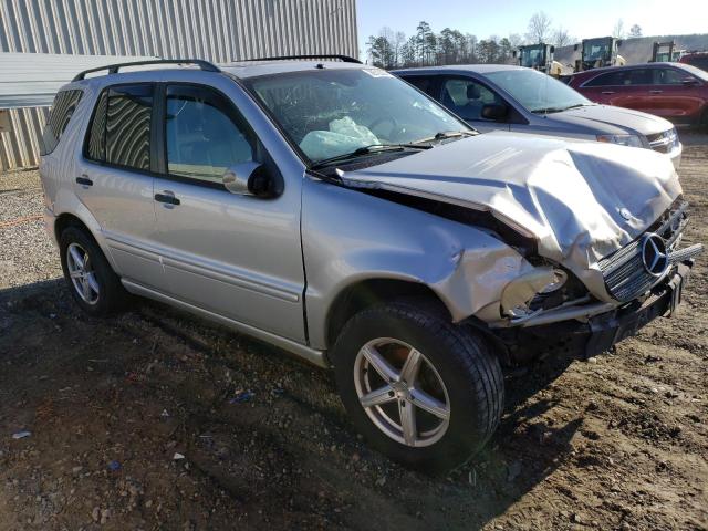 4JGAB54E52A371925 - 2002 MERCEDES-BENZ ML 320 SILVER photo 4