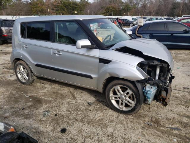 KNDJT2A26B7263885 - 2011 KIA SOUL + SILVER photo 4