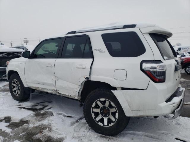 JTEBU5JR0J5545140 - 2018 TOYOTA 4RUNNER SR5/SR5 PREMIUM WHITE photo 2