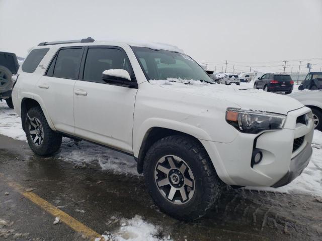 JTEBU5JR0J5545140 - 2018 TOYOTA 4RUNNER SR5/SR5 PREMIUM WHITE photo 4