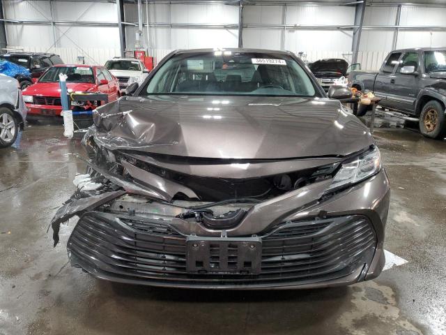 4T1B11HKXJU654012 - 2018 TOYOTA CAMRY L BROWN photo 5