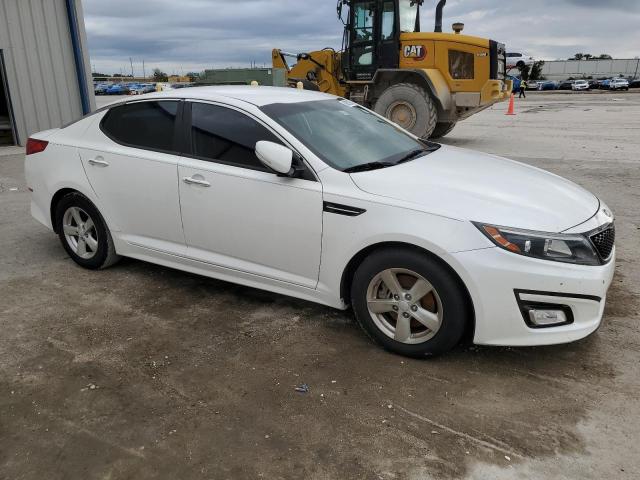 KNAGM4A74F5638119 - 2015 KIA OPTIMA LX WHITE photo 4