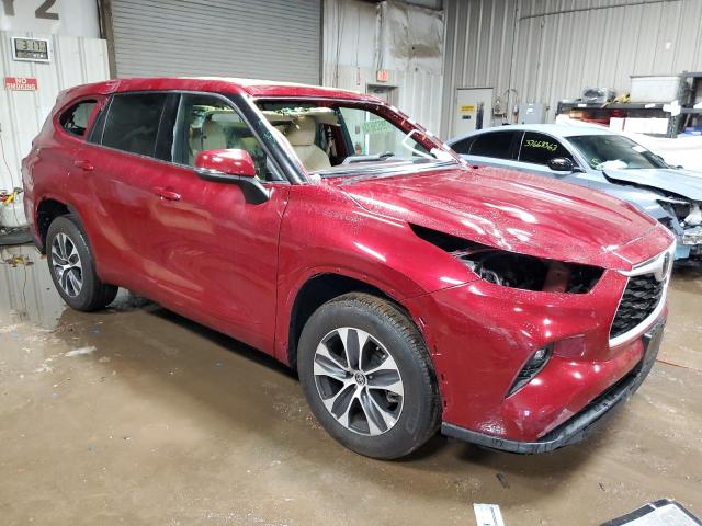 5TDHZRBHXNS246283 - 2022 TOYOTA HIGHLANDER XLE RED photo 4