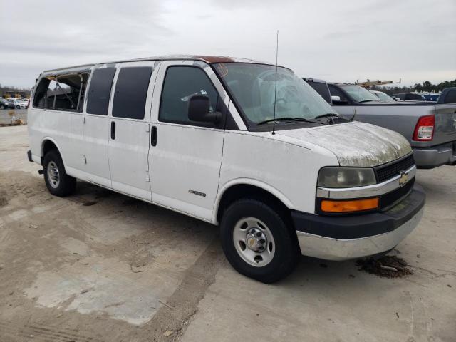 1GAHG39U551108694 - 2005 CHEVROLET EXPRESS G3 WHITE photo 4