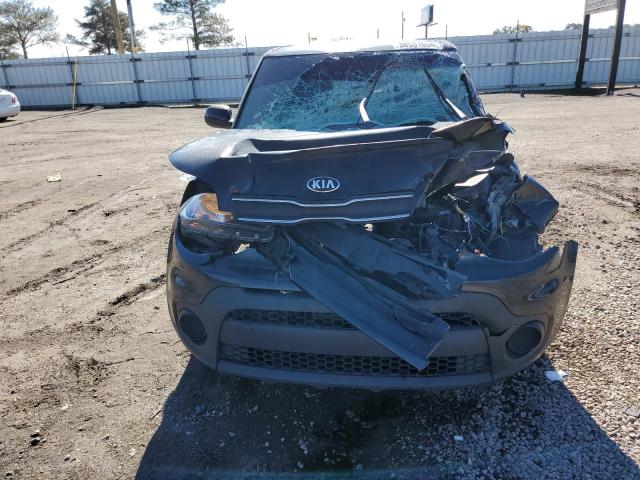 KNDJN2A2XH7885666 - 2017 KIA SOUL BLACK photo 5