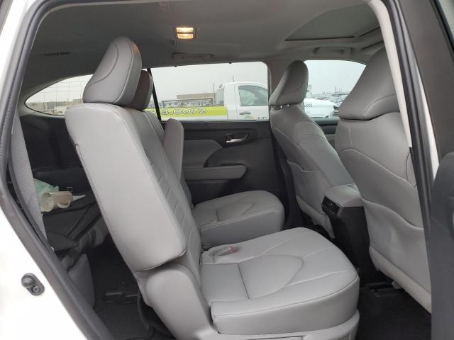 5TDGZRAH9NS121711 - 2022 TOYOTA HIGHLANDER XLE WHITE photo 11