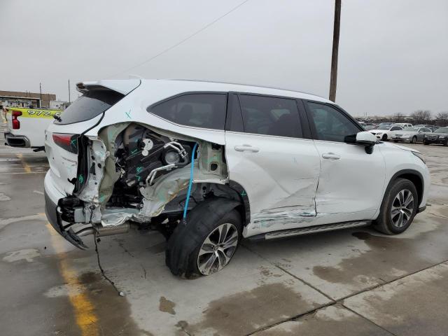 5TDGZRAH9NS121711 - 2022 TOYOTA HIGHLANDER XLE WHITE photo 3