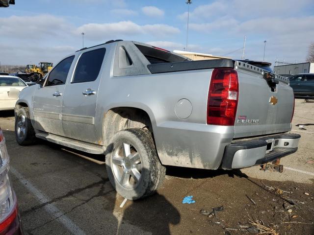 3GNTKEE73CG191429 - 2012 CHEVROLET AVALANCHE LS SILVER photo 2