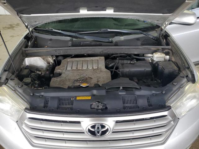 5TDZK3EH0BS044940 - 2011 TOYOTA HIGHLANDER BASE SILVER photo 11