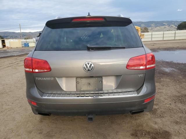 WVGEF9BP2DD013166 - 2013 VOLKSWAGEN TOUAREG V6 CHARCOAL photo 6