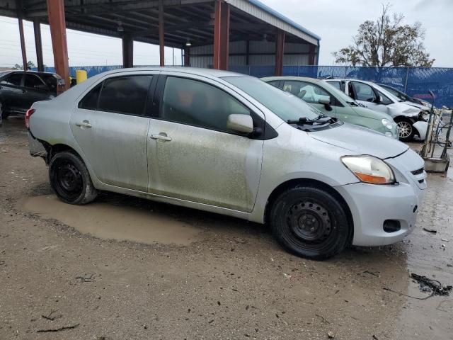 JTDBT923271151714 - 2007 TOYOTA YARIS SILVER photo 4