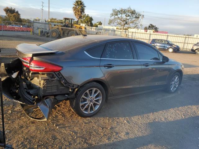 3FA6P0H77HR408326 - 2017 FORD FUSION SE GRAY photo 3