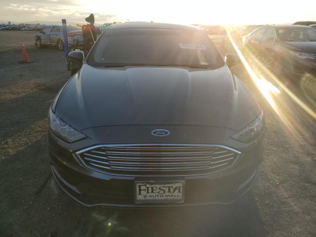 3FA6P0H77HR408326 - 2017 FORD FUSION SE GRAY photo 5