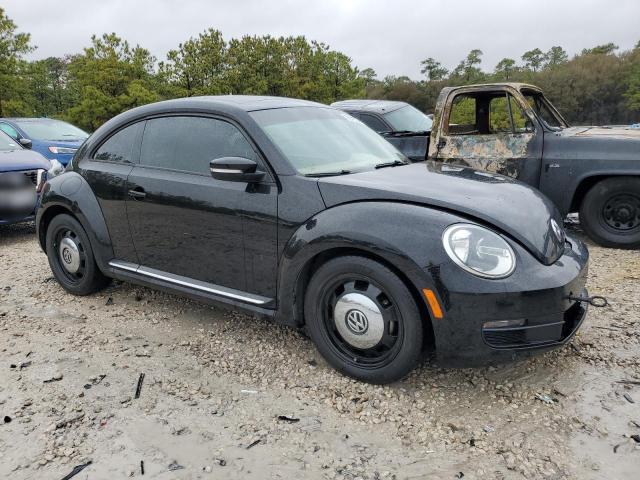 3VWJX7AT0DM680676 - 2013 VOLKSWAGEN BEETLE BLACK photo 4