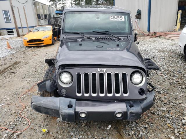1C4HJWEG7JL823727 - 2018 JEEP WRANGLER U SAHARA CHARCOAL photo 5