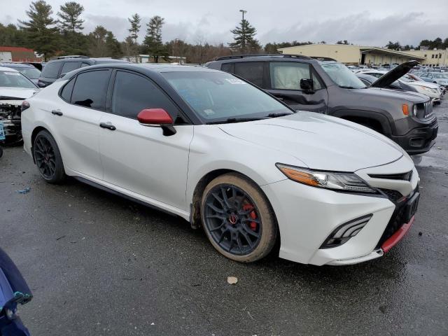 4T1B61HK0KU207661 - 2019 TOYOTA CAMRY XSE WHITE photo 4