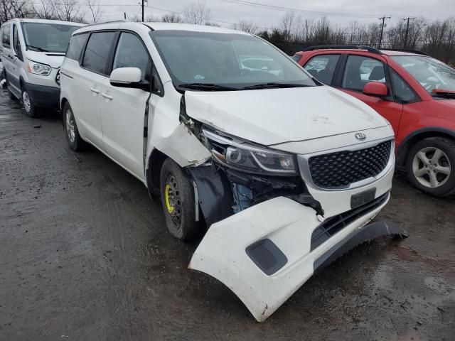 KNDMB5C1XG6101552 - 2016 KIA SEDONA LX WHITE photo 4