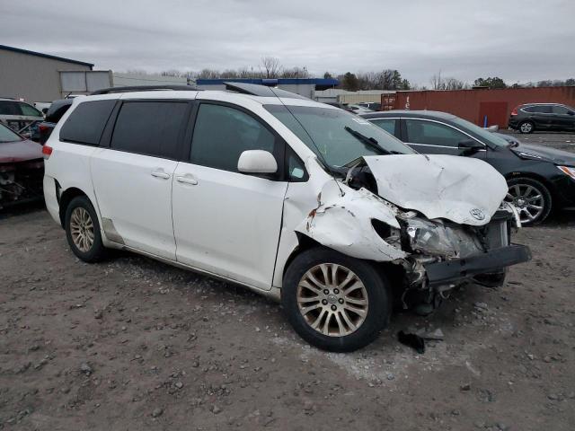 5TDYK3DC9BS165404 - 2011 TOYOTA SIENNA XLE WHITE photo 4