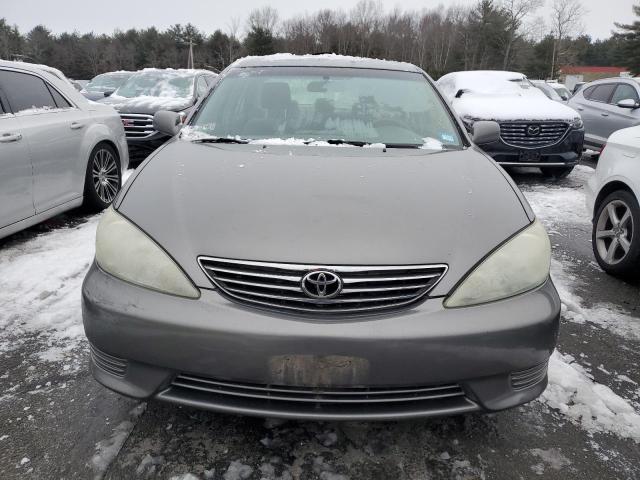 4T1BE32K05U563538 - 2005 TOYOTA CAMRY LE GRAY photo 5