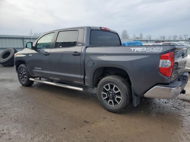 5TFDY5F17HX608012 - 2017 TOYOTA TUNDRA CREWMAX SR5 GRAY photo 2