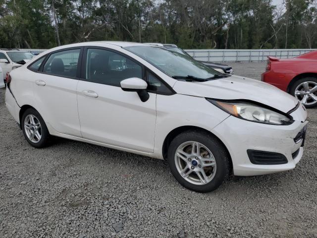 3FADP4BJ5HM134639 - 2017 FORD FIESTA SE WHITE photo 4