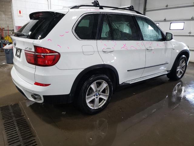 5UXZW0C54D0B90261 - 2013 BMW X5 XDRIVE35D WHITE photo 3