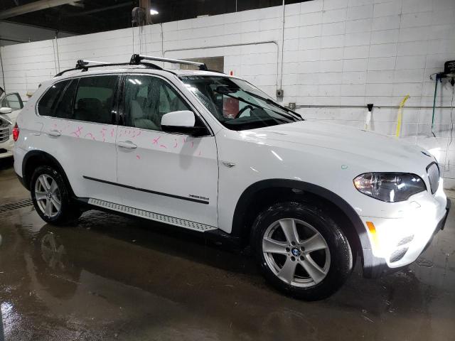 5UXZW0C54D0B90261 - 2013 BMW X5 XDRIVE35D WHITE photo 4