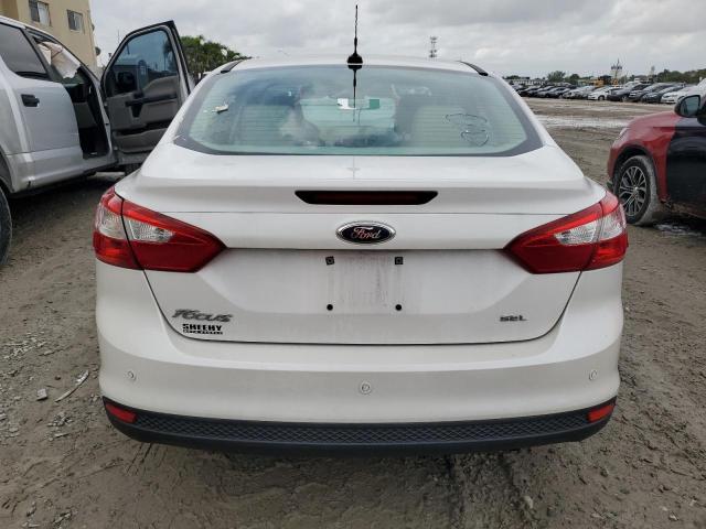 1FAHP3H28CL420572 - 2012 FORD FOCUS SEL WHITE photo 6