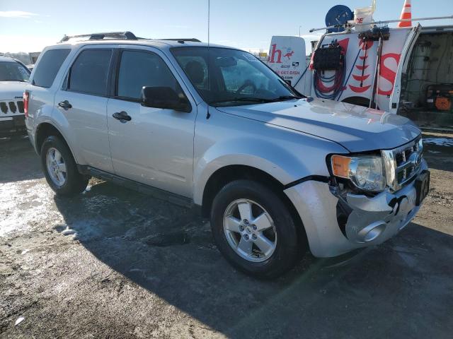 1FMCU9D72AKC28502 - 2010 FORD ESCAPE XLT SILVER photo 4