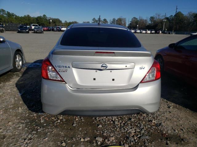 3N1CN7APXHL812913 - 2017 NISSAN VERSA S SILVER photo 6