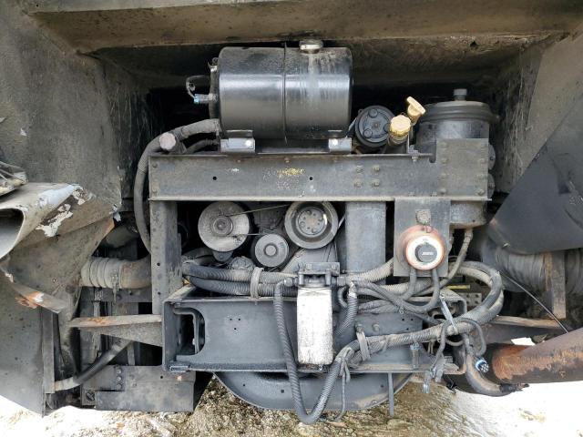 4UZAAHCY52CK43172 - 2002 FREIGHTLINER CHASSIS X LINE MOTOR HOME TAN photo 7