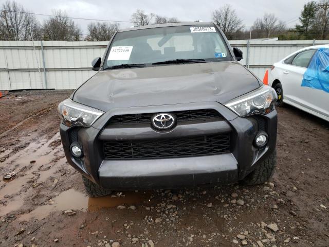 JTEBU5JR3J5526520 - 2018 TOYOTA 4RUNNER SR5/SR5 PREMIUM GRAY photo 5