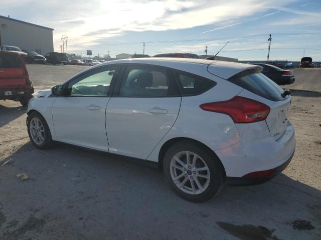 1FADP3K27FL276105 - 2015 FORD FOCUS SE WHITE photo 2