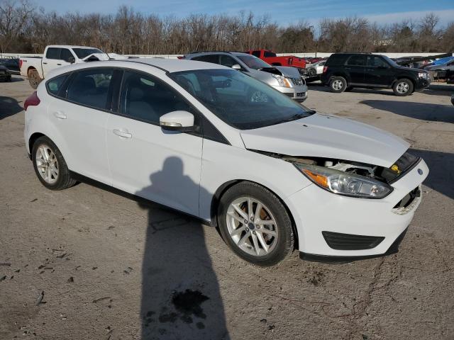 1FADP3K27FL276105 - 2015 FORD FOCUS SE WHITE photo 4