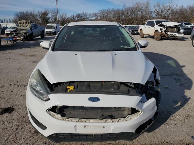 1FADP3K27FL276105 - 2015 FORD FOCUS SE WHITE photo 5