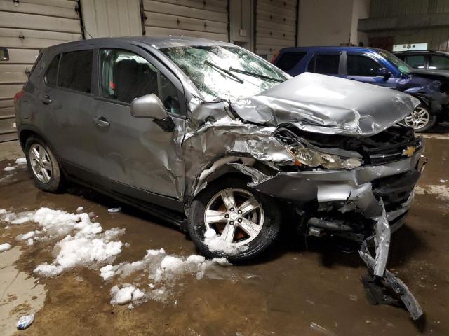 3GNCJKSB4LL137722 - 2020 CHEVROLET TRAX LS GRAY photo 4