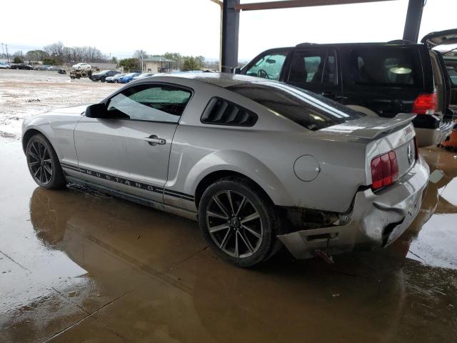 1ZVFT80N055177697 - 2005 FORD MUSTANG SILVER photo 2