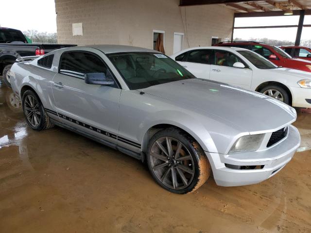 1ZVFT80N055177697 - 2005 FORD MUSTANG SILVER photo 4