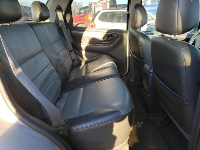 1FMYU93124KA97997 - 2004 FORD ESCAPE XLT SILVER photo 11