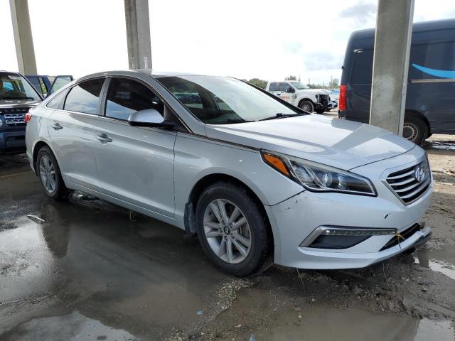 5NPE24AF3FH162064 - 2015 HYUNDAI SONATA SE SILVER photo 4