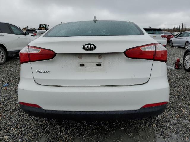 KNAFK4A69G5509464 - 2016 KIA FORTE LX WHITE photo 6