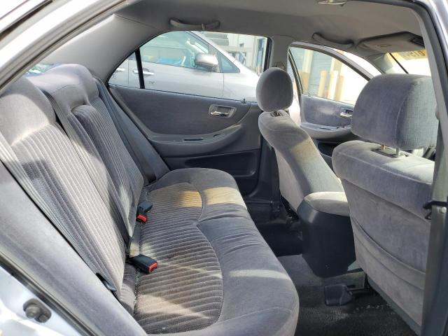 1HGCG564XWA023080 - 1998 HONDA ACCORD LX GRAY photo 10