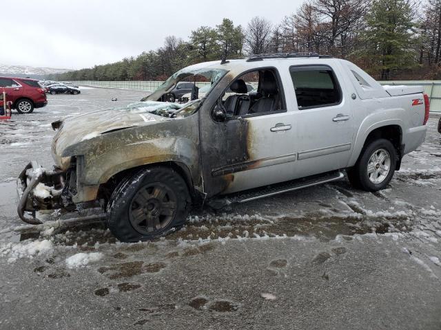 3GNMCFE09DG111031 - 2013 CHEVROLET AVALANCHE LT SILVER photo 1