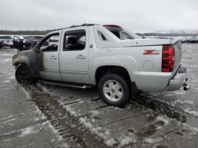 3GNMCFE09DG111031 - 2013 CHEVROLET AVALANCHE LT SILVER photo 2