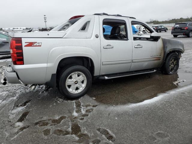 3GNMCFE09DG111031 - 2013 CHEVROLET AVALANCHE LT SILVER photo 3