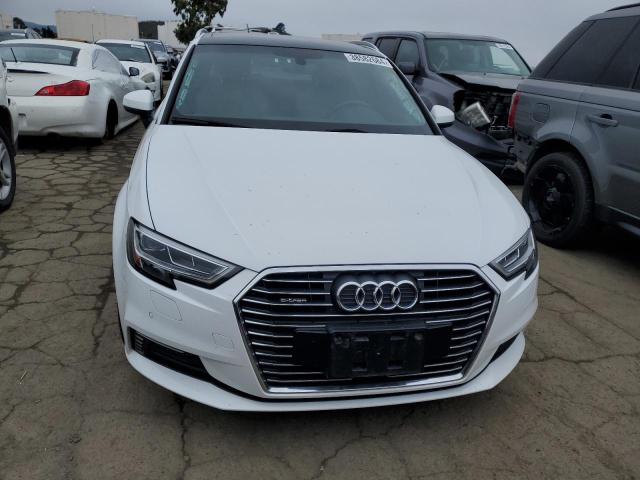 WAUTPBFF7JA081636 - 2018 AUDI A3 E-TRON PREMIUM PLUS WHITE photo 5