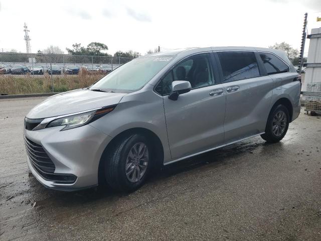 5TDKRKEC9PS173262 - 2023 TOYOTA SIENNA LE SILVER photo 1